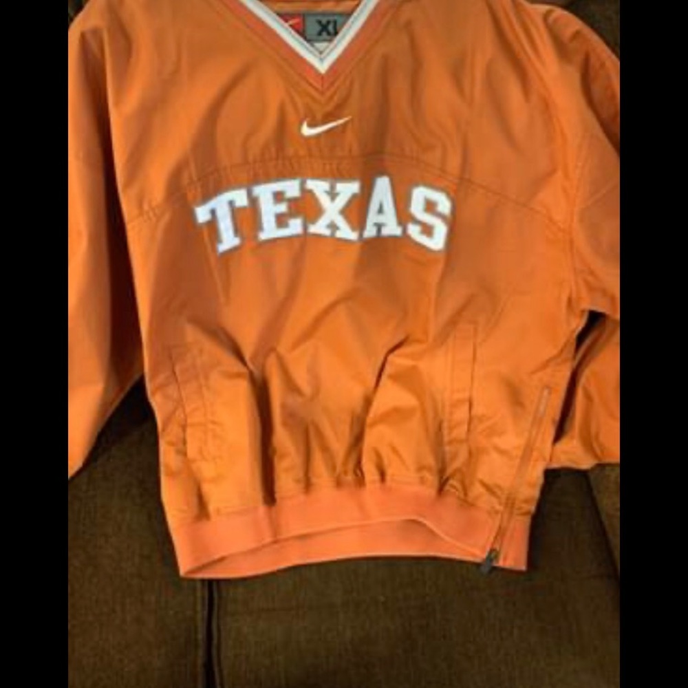 Nike UT Windbreaker
